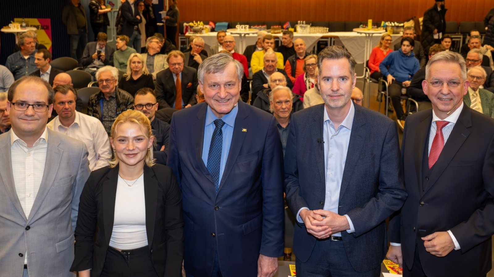 Neujahrsempfang des FDP-Kreisverbandes in Ludwigsburg (von links): Paul Wien, Helena Herzig, Hans-Ulrich Rülke, Christian Dürr und Wolfgang Vogt.  Foto: Julia Rahn