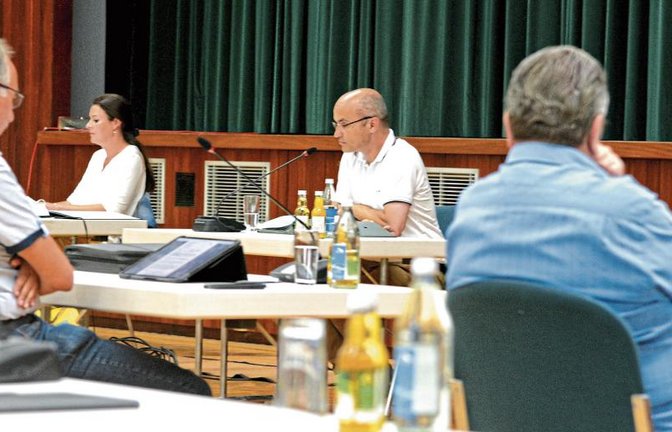 Zum letzten Mal lag die Sitzungsleitung am Donnerstagabend in den Händen von Harald Eiberger. Foto: Stahlfeld