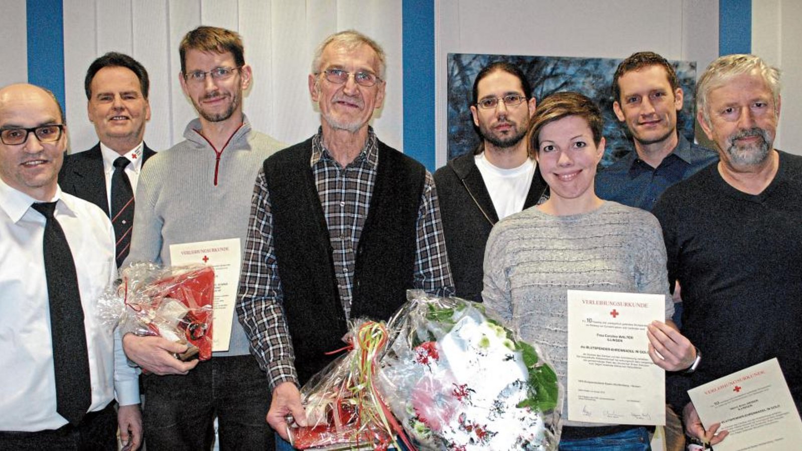 Bürgermeister Harald Eiberger (von links) und Rolf Schopf vom DRK mit Stefan Hänßler, Theo Härter, Dirk Bedrich, Caroline Walter, Klaus Rathmann und Arno Deißer bei der Blutspenderehrung im Rathaus. Foto: Stahlfeld Bürgermeister Harald Eiberger (von links) und Rolf Schopf vom DRK mit Stefan Hänßler, Theo Härter, Dirk Bedrich, Caroline Walter, Klaus Rathmann und Arno Deißer bei der Blutspenderehrung im Rathaus. Foto: Stahlfeld