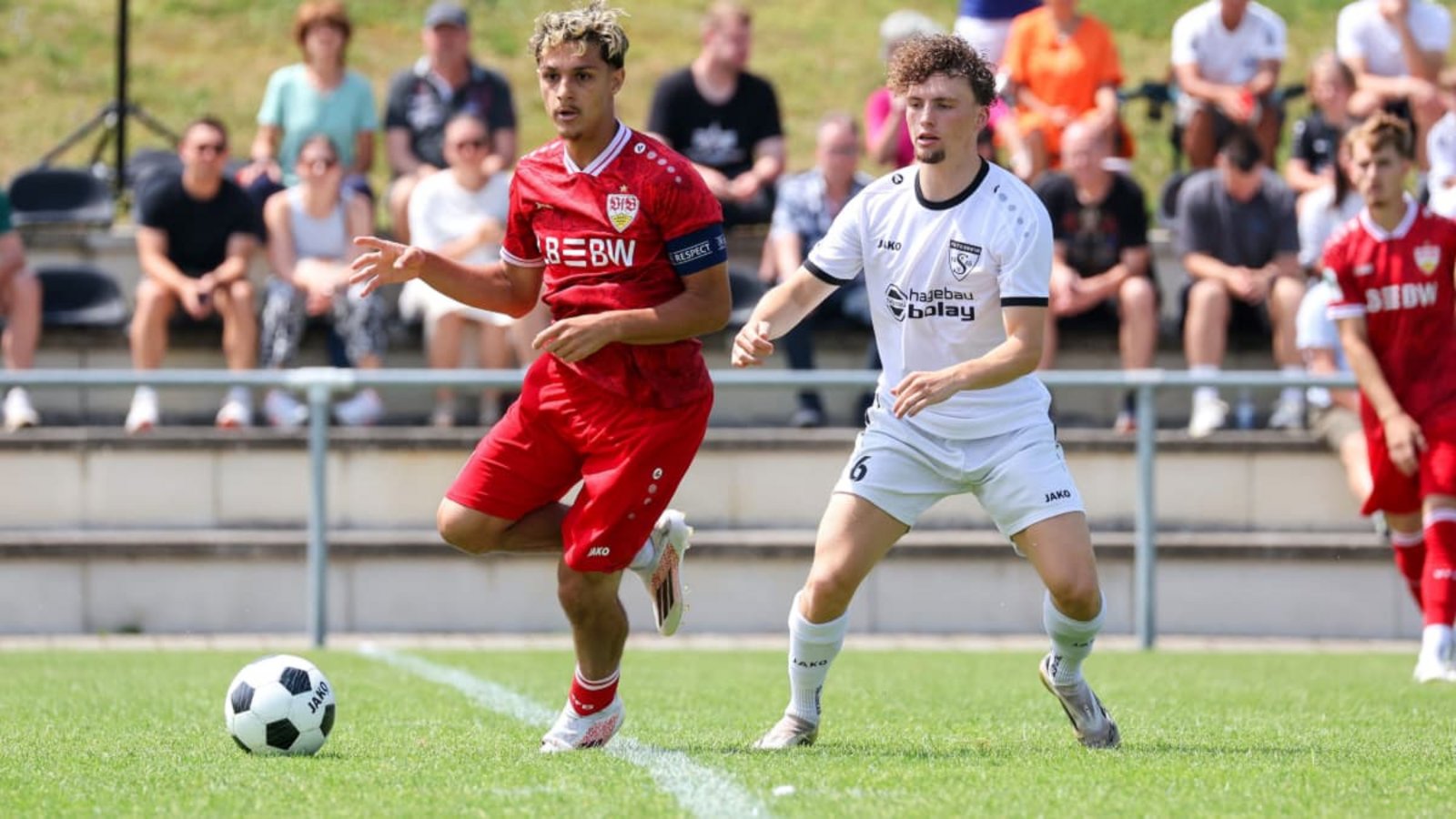 Marcel Held (re./hier im Spiel gegen die U 19 des VfB Stuttgart) gelang eines von vier SKV-Toren gegen den SV Allmersbach.Alexander Keppler