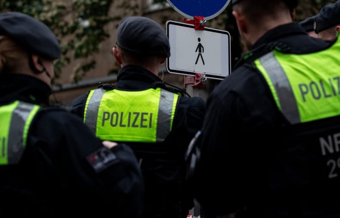 Polizeieinsatz im Clan-Milieu in Nordrhein–Westfalen 2024: In Baden-Württemberg sind Sicherheitsbehörden mit anderen Problemen beschäftigt - Experten warnen allerdings, dass sich das ändern könnte.<span class='image-autor'>Fabian Strauch/dpa</span>