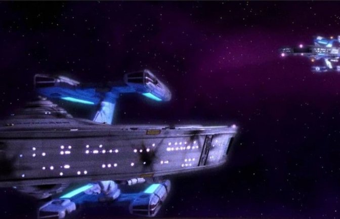 Die Täuschung durch mehrere gleichzeitig sichtbare Stargazer beruht auf unterschiedlichen Lichtlaufzeiten. Weil das Schiff während des Manövers beschleunigt und wieder stoppt, ergeben sich im Modell für denselben Beobachtungszeitpunkt sogar drei mögliche Emissionszeitpunkte.<span class='image-autor'>© Paramount Pictures</span>
