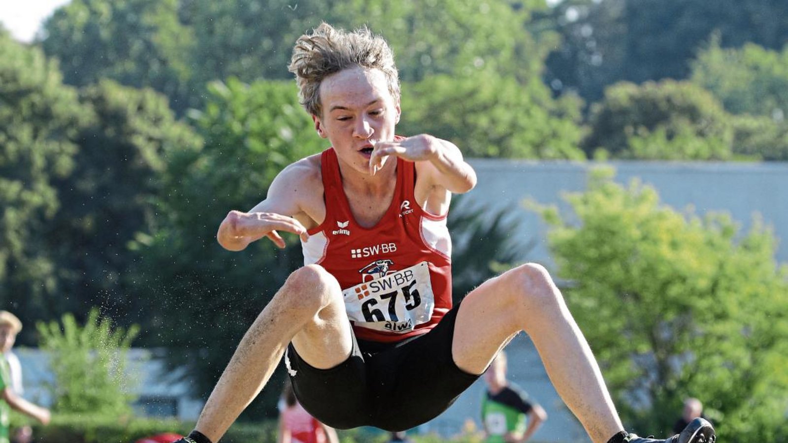 Jonas Winkeler flog beim Weitsprung der U 20 bei der WM der Behinderten so weit wie kein anderer. Foto: Archiv/Baumann Jonas Winkeler flog beim Weitsprung der U 20 bei der WM der Behinderten so weit wie kein anderer. Foto: Archiv/Baumann