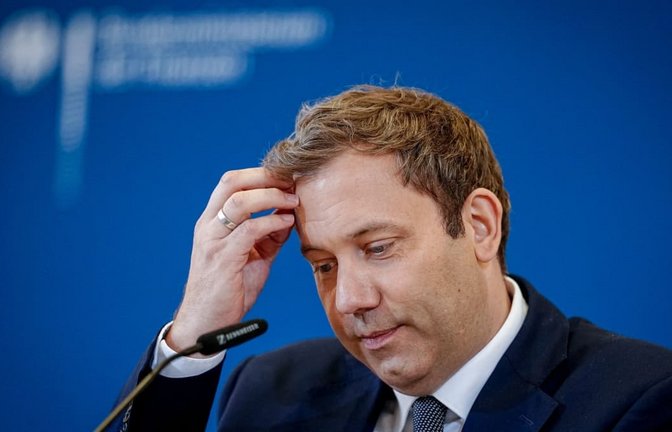 Woher soll das Geld kommen? Lars Klingbeil (SPD), Bundesminister der Finanzen, braucht Einnahmen für seinen Haushalt 2027.<span class='image-autor'>Kay Nietfeld/dpa</span>
