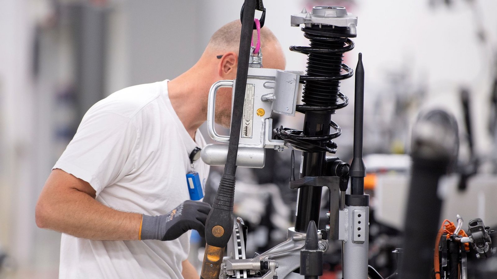 Die Wirtschaft kritisiert immer wieder hohe Arbeitskosten in Deutschland und fordert Entlastung (Archivbild)Foto: Sebastian Kahnert/dpa