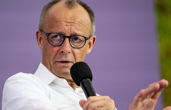 Friedrich Merz sagt, er sei unempfindlich gegenüber persönlichen Anwürfen.<span class='image-autor'>Foto: Fabian Sommer/dpa</span>