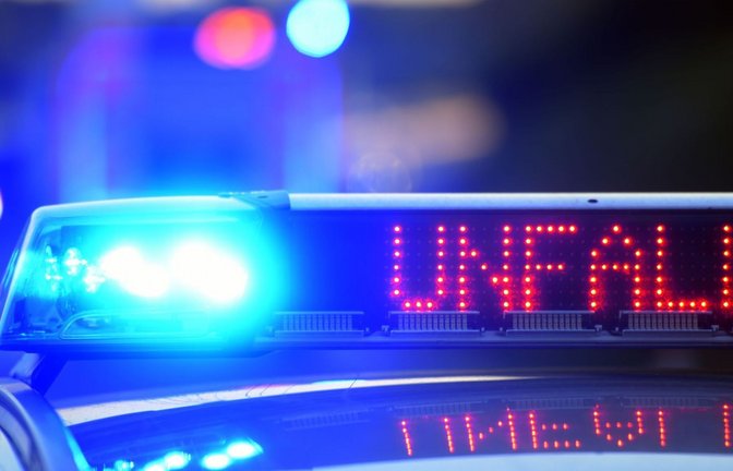 Eine 66-jährige Radfahrerin erleidet bei einem Unfall mit einem Reisebus schwere Kopfverletzungen. (Symbolbild)<span class='image-autor'>Foto: Stefan Puchner/dpa</span>