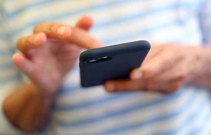 Man sollte auch am Warntag nicht wahllos alles öffnen, was auf dem Handy ankommt.<span class='image-autor'>Foto: dpa/Karl-Josef Hildenbrand</span>