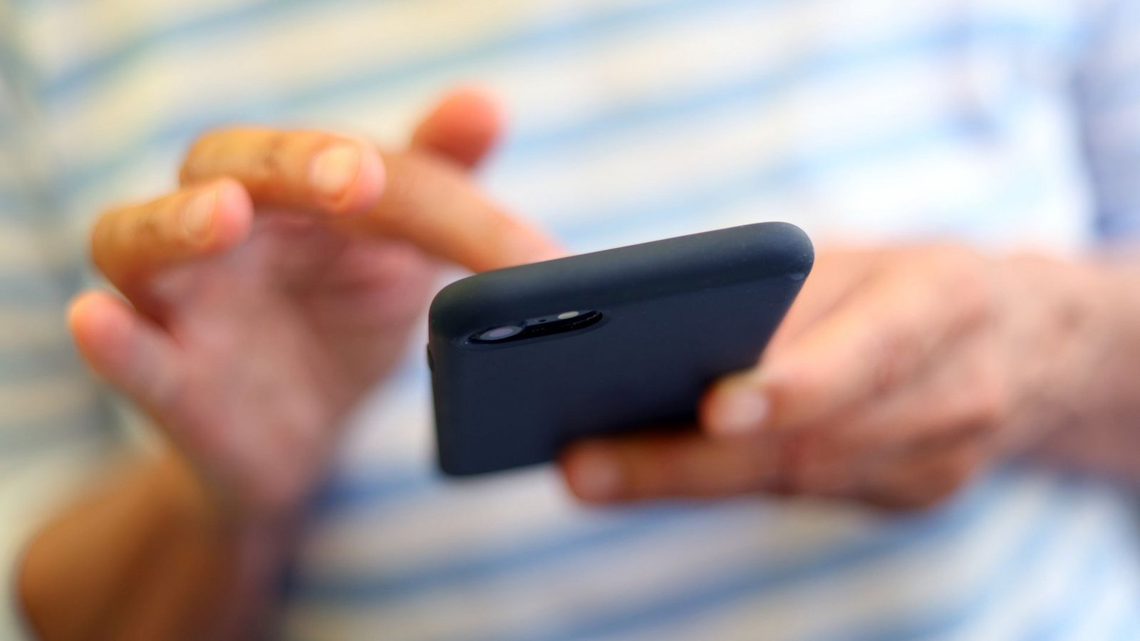 Man sollte auch am Warntag nicht wahllos alles öffnen, was auf dem Handy ankommt.Foto: dpa/Karl-Josef Hildenbrand Man sollte auch am Warntag nicht wahllos alles öffnen, was auf dem Handy ankommt.Foto: dpa/Karl-Josef Hildenbrand