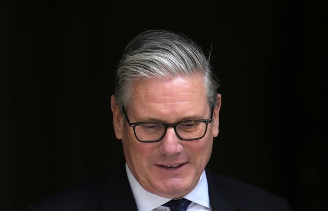 Tief in der Krise: Der britische Premierminister Keir Starmer. (Archivbild)<span class='image-autor'>Foto: Kin Cheung/AP/dpa</span>