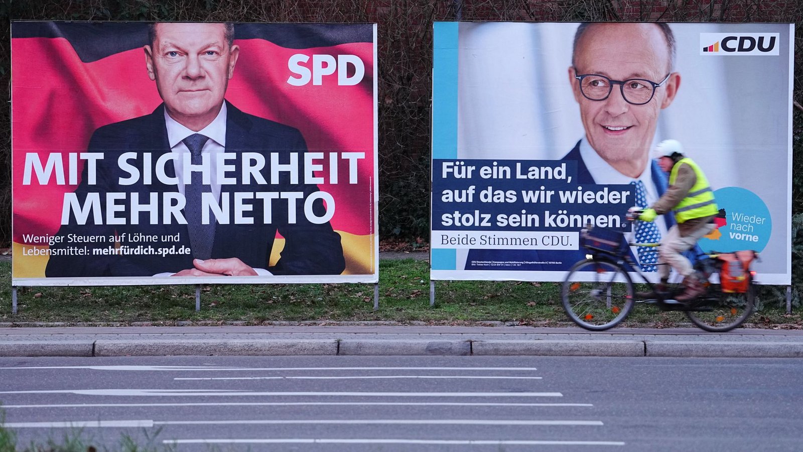 Wer wird der nächste Bundeskanzler? Die mit Abstand besten Chancen haben Friedrich Merz (CDU)  und Olaf Scholz (SPD).Foto: dpa/Kay Nietfeld