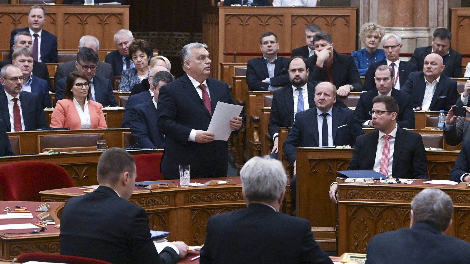 Es sollen „mehr als 50 Prozent“ der Regierungsmitglieder ausgetauscht werden. (Archivbild)Foto: dpa/Szilard Koszticsak Es sollen „mehr als 50 Prozent“ der Regierungsmitglieder ausgetauscht werden. (Archivbild)Foto: dpa/Szilard Koszticsak