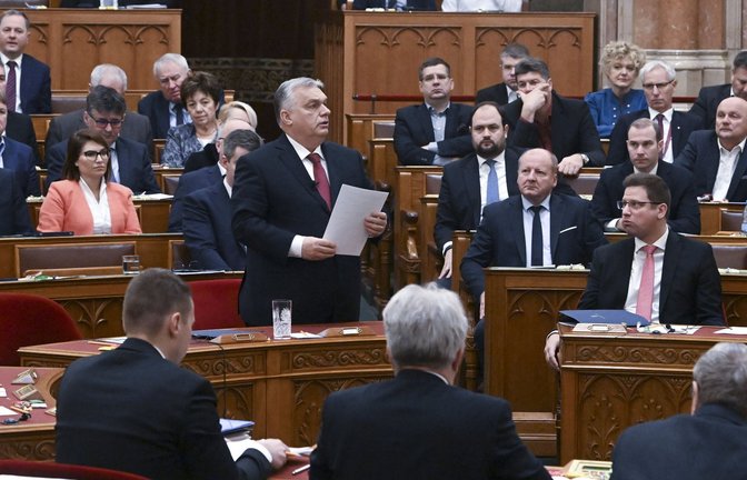 Es  sollen „mehr als 50 Prozent“ der Regierungsmitglieder ausgetauscht werden. (Archivbild)<span class='image-autor'>Foto: dpa/Szilard Koszticsak</span>