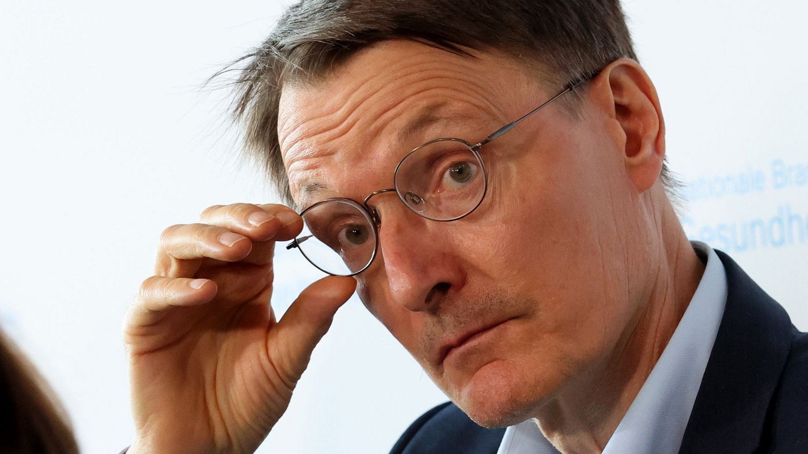 Bundesgesundheitsminister Karl Lauterbach hat ein Gesetz zur Reform der Notfallversorgung vorgelegt.Foto: dpa/Bernd Wüstneck Bundesgesundheitsminister Karl Lauterbach hat ein Gesetz zur Reform der Notfallversorgung vorgelegt.Foto: dpa/Bernd Wüstneck