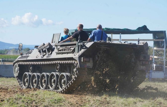 Oldtimer-Treffen auf der Ostalb: Mit ausrangierten Panzern rollten die Festbesucher über das Museumsgelände.<span class='image-autor'>Foto: Andreas Rosar Fotoagentur-Stuttgart</span>