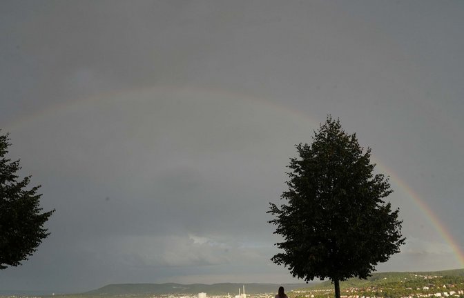 Es ist ein blasser Regenbogen vor dunklem Himmel. Aber die Zuversicht im Land hat etwas zugenommen.<span class='image-autor'>Foto: Fotoagentur-Stuttgart/Andreas Rosar</span>