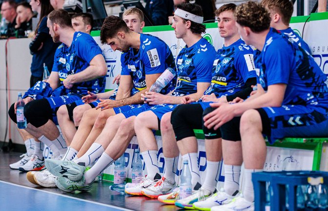 Enttäuschte TVB-Spieler nach dem Unentschieden in Minden.<span class='image-autor'>Foto: IMAGO/Eibner</span>