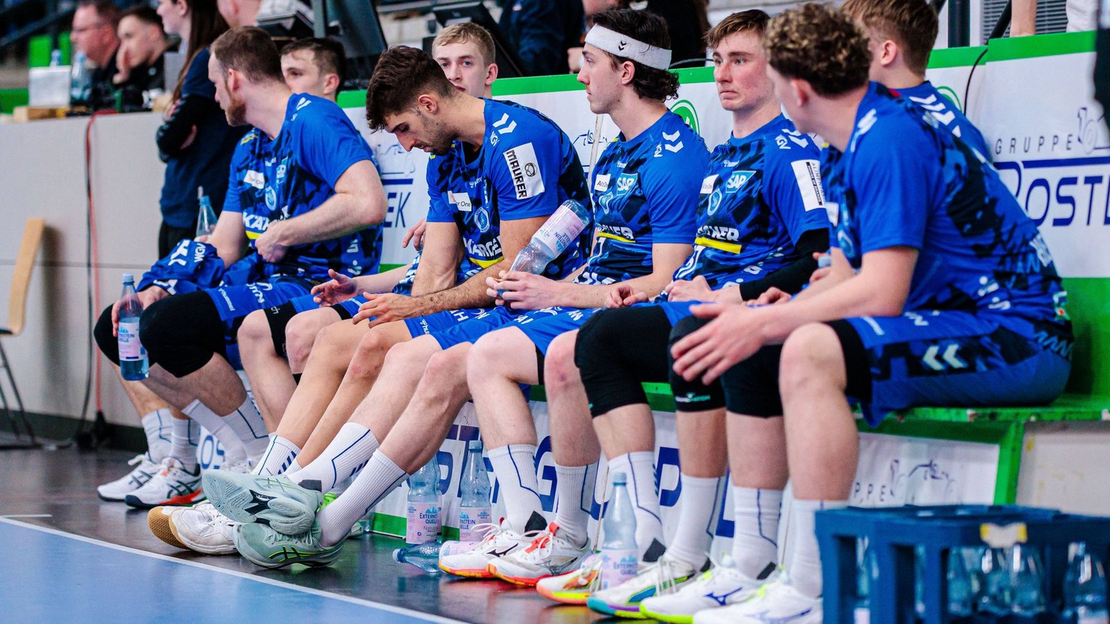 Enttäuschte TVB-Spieler nach dem Unentschieden in Minden.Foto: IMAGO/Eibner Enttäuschte TVB-Spieler nach dem Unentschieden in Minden.Foto: IMAGO/Eibner