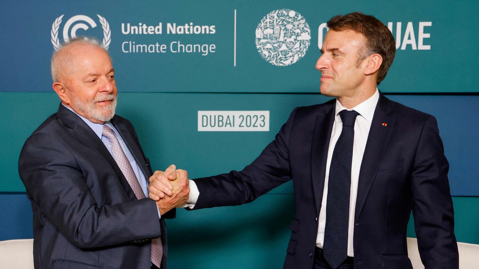 Brasiliens und Frankreichs Staatsoberhäupter, Lula da Silva und Emmanuel Macron, geben sich bei der COP 28 einträchtig. Doch ein Abkommen zwischen EU und Mercosur steht wegen ihrer unterschiedlichen Interessen vor dem Scheitern.Foto: AFP/Ludovic Marin Brasiliens und Frankreichs Staatsoberhäupter, Lula da Silva und Emmanuel Macron, geben sich bei der COP 28 einträchtig. Doch ein Abkommen zwischen EU und Mercosur steht wegen ihrer unterschiedlichen Interessen vor dem Scheitern.Foto: AFP/Ludovic Marin
