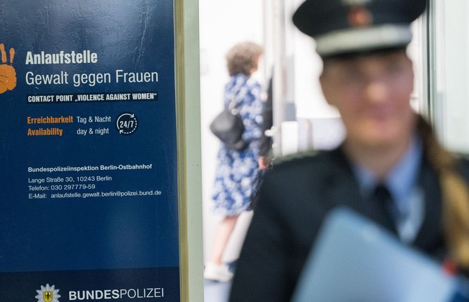 Bei der Anlaufstelle am Berliner Ostbahnhof sollen Frauen, die Opfer von Gewalt geworden sind, Beratung und Unterstützung erhalten können - in einer besonders vertrauenerweckenden Atmosphäre. (Archivfoto)<span class='image-autor'>Foto: Sebastian Gollnow/dpa</span>