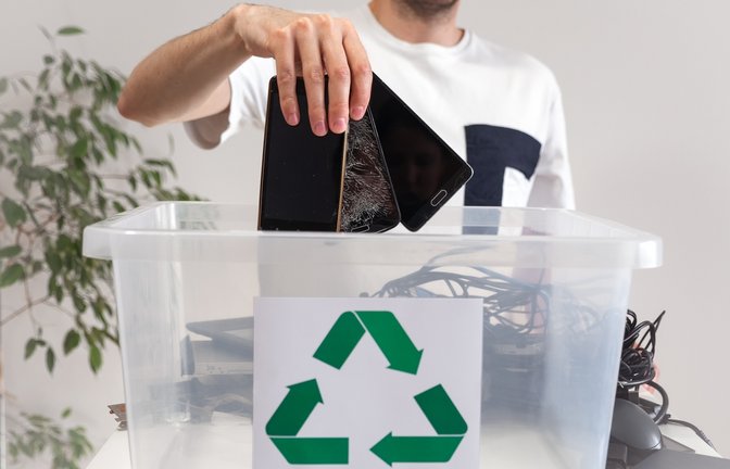 Sind die alten Handys noch etwas wert?<span class='image-autor'>Foto: Yekatseryna Netuk / shutterstock.com</span>