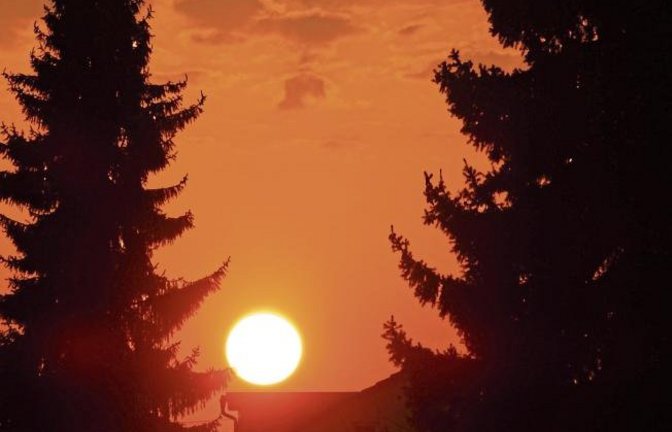 Ein Blick vor die Haustüre kann sich in diesen Tagen durchaus lohnen.  Foto: Arning