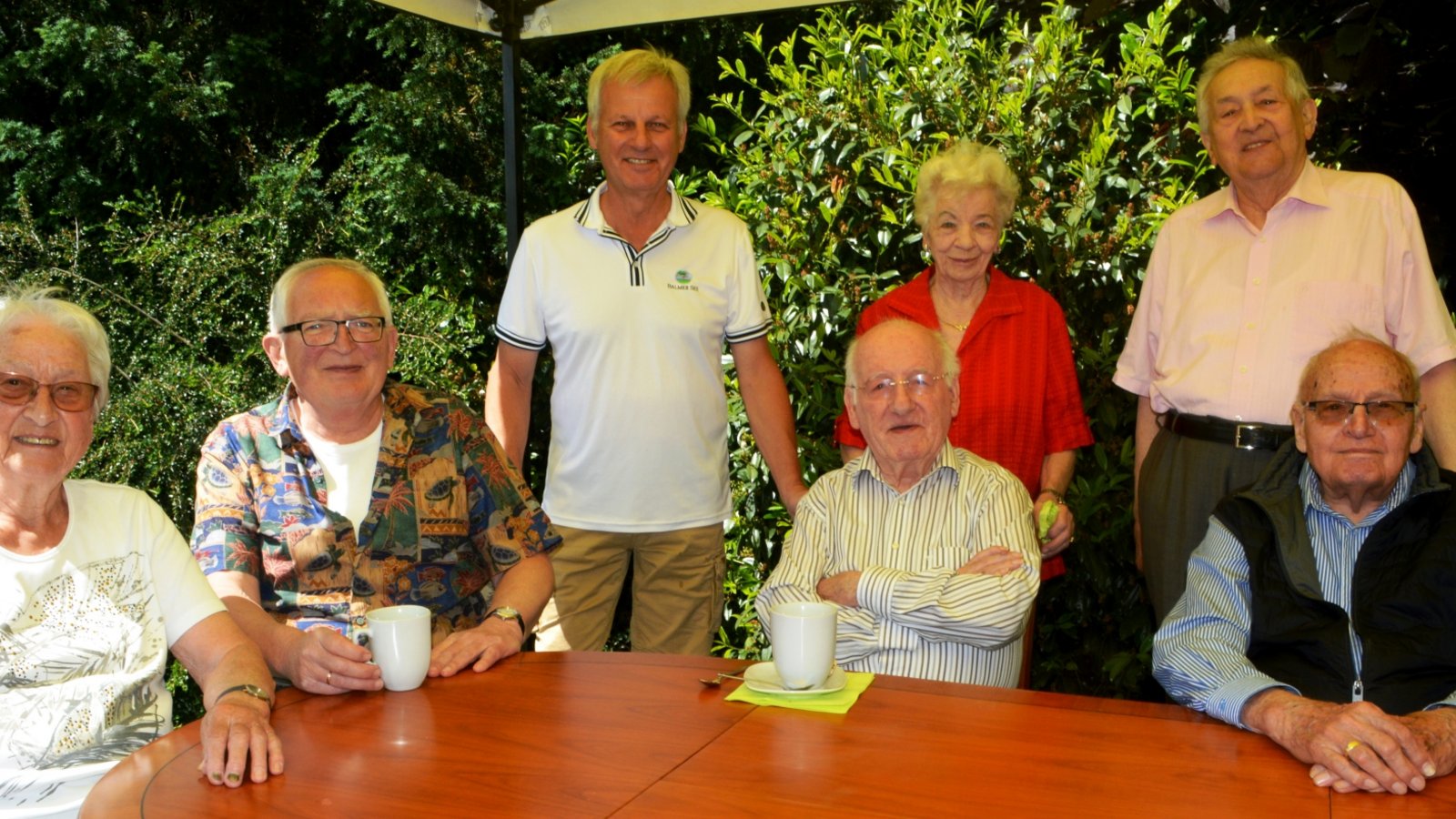 Frühstücken und dabei Spenden sammeln: Hierzu trafen sich (v.l.) Gisela Scheerle, Wolfgang Scherrer, Thomas Knapp, Gerhard Knapp, Trudel Hug, Horst Hug und Martin Scheerle. Foto: Stahlfeld