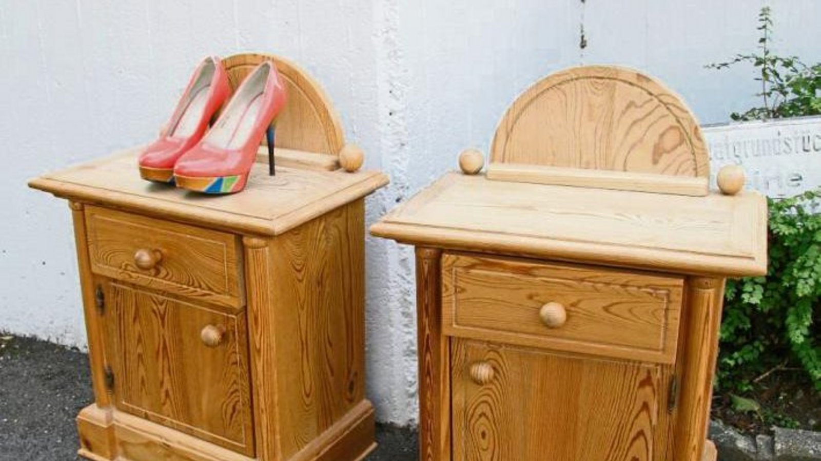 Wie wär’s mit einer neuen Kommode fürs Schlafzimmer? In Vaihingen stand am Wochenende dieses schöne Möbelstück – wahlweise auch als Schuhschränkchen zu verwenden – zum Abholen an der Straße. Foto: Rostek Wie wär’s mit einer neuen Kommode fürs Schlafzimmer? In Vaihingen stand am Wochenende dieses schöne Möbelstück – wahlweise auch als Schuhschränkchen zu verwenden – zum Abholen an der Straße. Foto: Rostek