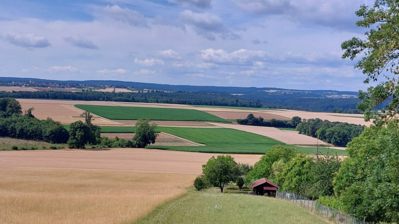 Immer wieder gibt es herrliche Ausblicke.