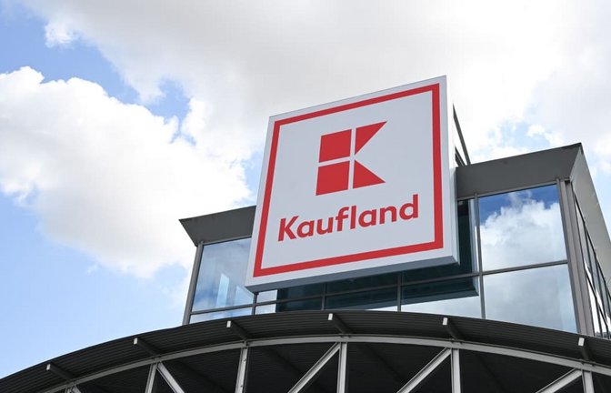 Kaufland ruft Aptamil- und Milumil-Chargen zurück. (Symbolbild)<span class='image-autor'>Bernd Weißbrod/dpa</span>