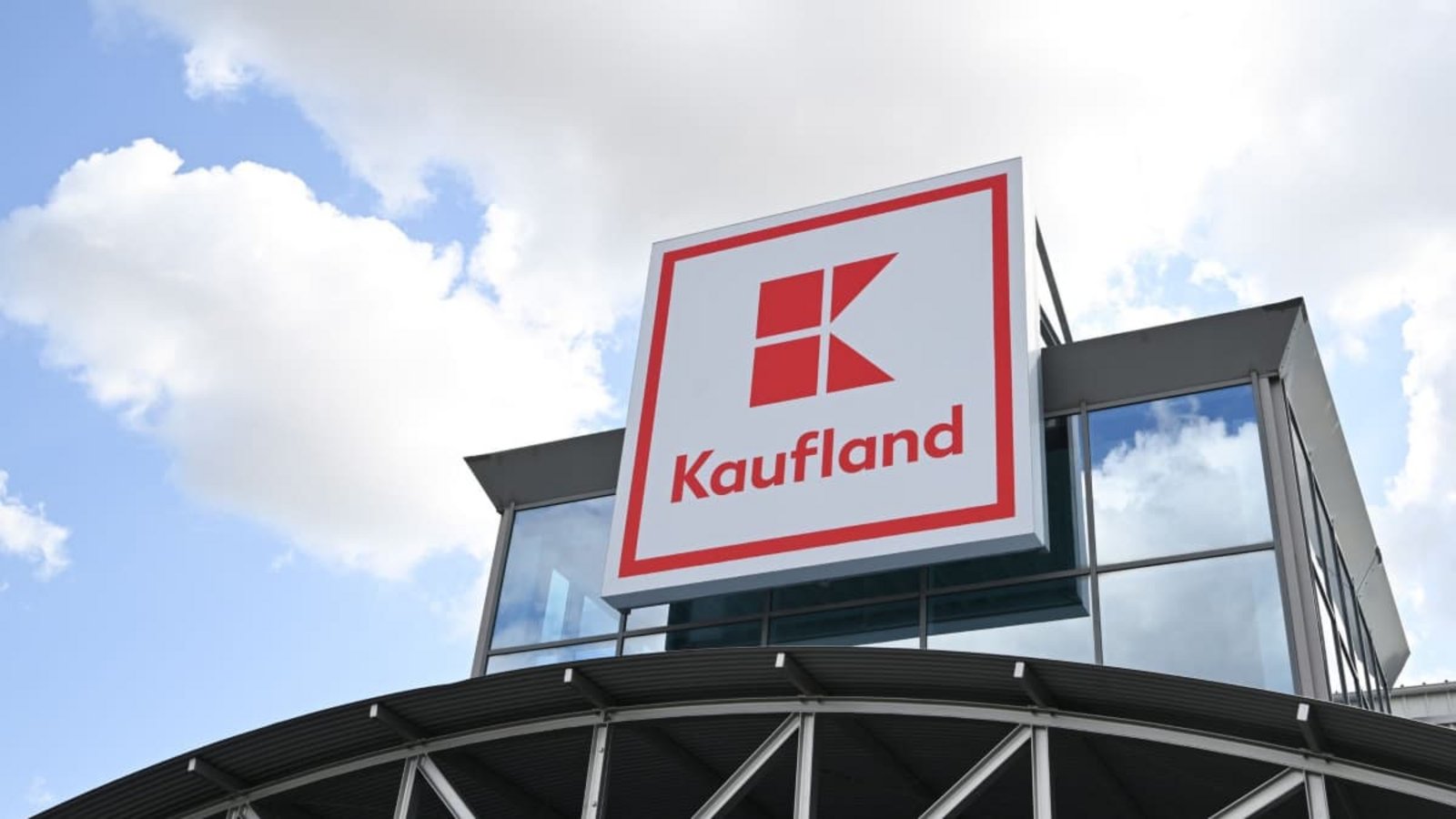Kaufland ruft Aptamil- und Milumil-Chargen zurück. (Symbolbild)Bernd Weißbrod/dpa Kaufland ruft Aptamil- und Milumil-Chargen zurück. (Symbolbild)Bernd Weißbrod/dpa
