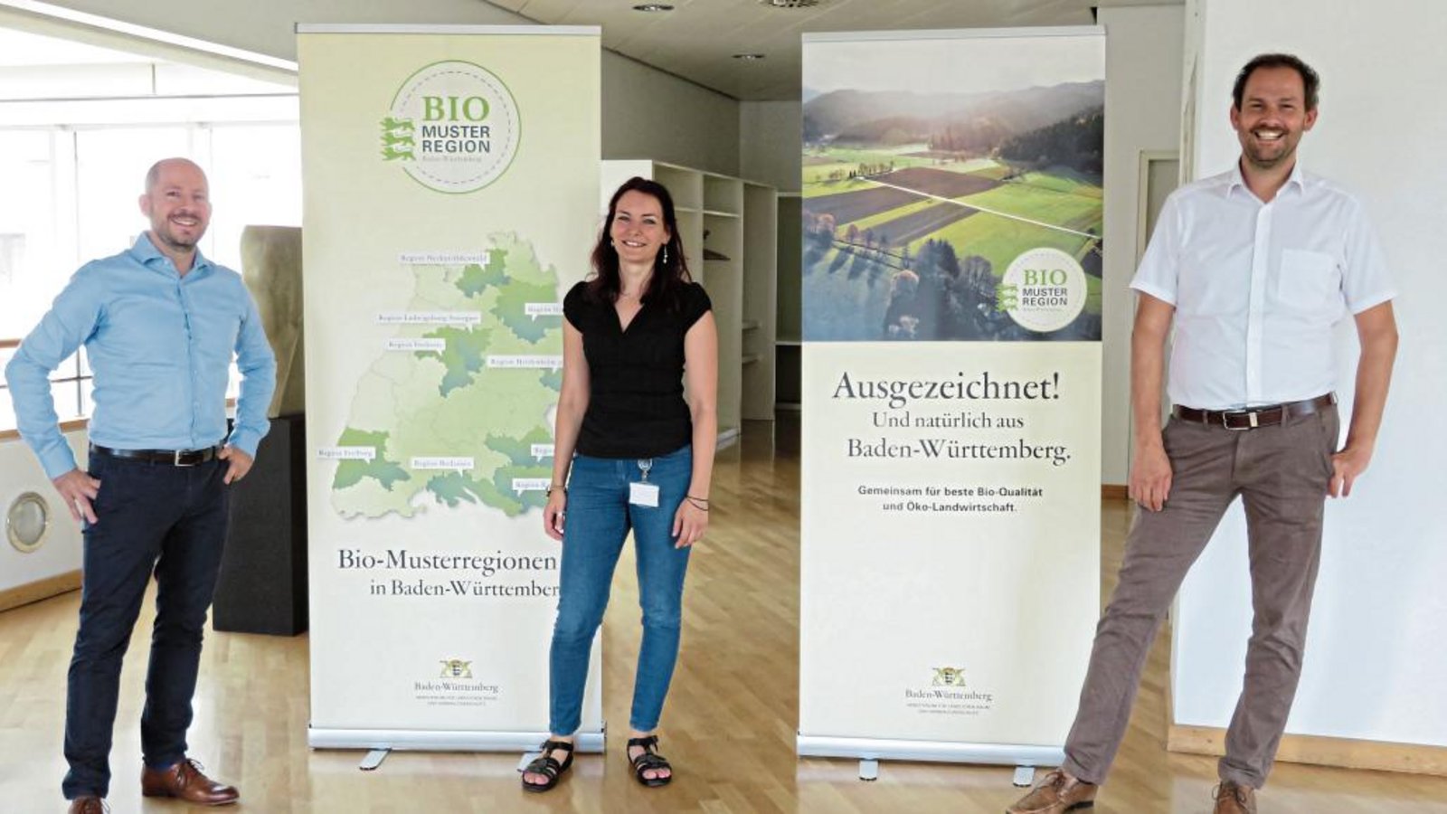 Die Bio-Musterregion Enzkreis geht in die Verlängerung. Über die neue Bewilligung bis 2024 freuen sich (von rechts) Landrat Bastian Rosenau, Regionalmanagerin Marion Mack und Dezernent Dr. Daniel Sailer. Foto: LE Die Bio-Musterregion Enzkreis geht in die Verlängerung. Über die neue Bewilligung bis 2024 freuen sich (von rechts) Landrat Bastian Rosenau, Regionalmanagerin Marion Mack und Dezernent Dr. Daniel Sailer. Foto: LE