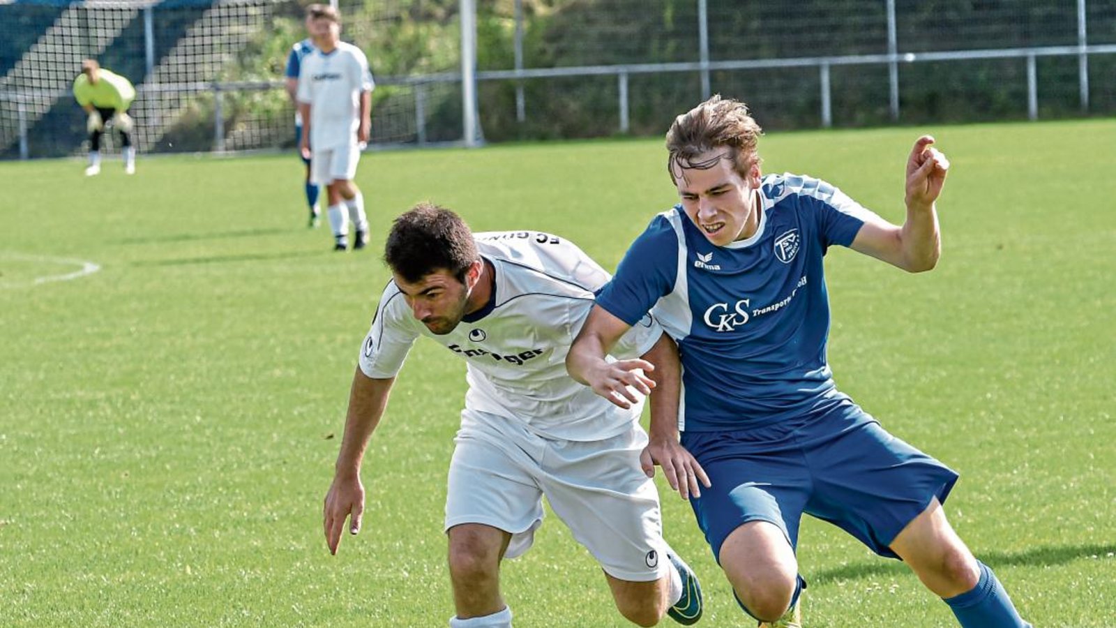 Marcel Rähmer (rechts) ist der Sprung von den Jugendmannschaften zu den Aktiven beim TSV Aurich gelungen. Foto: Leitner Marcel Rähmer (rechts) ist der Sprung von den Jugendmannschaften zu den Aktiven beim TSV Aurich gelungen. Foto: Leitner