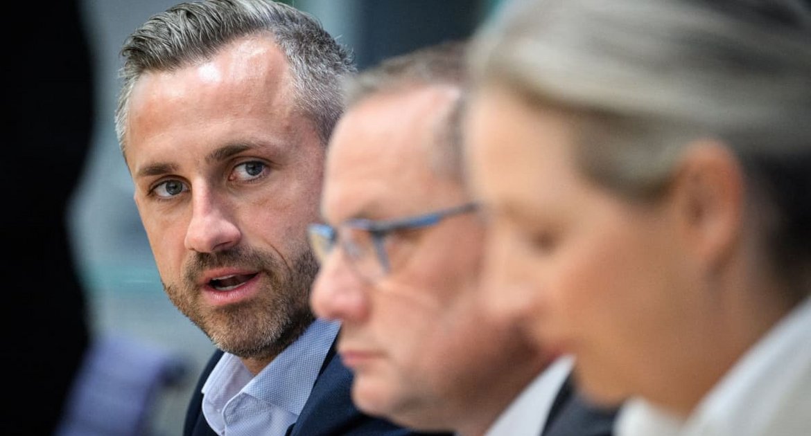 Ulrich Siegmund (links), strahlender Wahlsieger in Sachsen-Anhalt, will seine beiden Parteichefs Tino Chrupalla und Alice Weidel zwar über sein weiteres Vorgehen informieren, sich aber nicht von ihnen reinreden lassen. Der Grund liegt auch in unterschiedlichen Prioritäten.