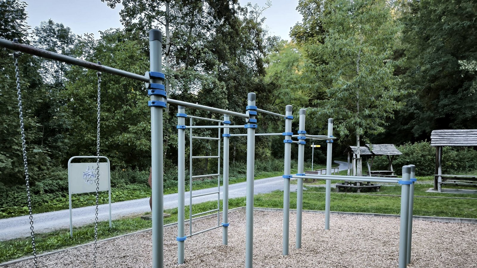 Wie wäre es mit einem Abstecher zu dieser Vaihinger Calisthenics-Anlage? Wie wäre es mit einem Abstecher zu dieser Vaihinger Calisthenics-Anlage?