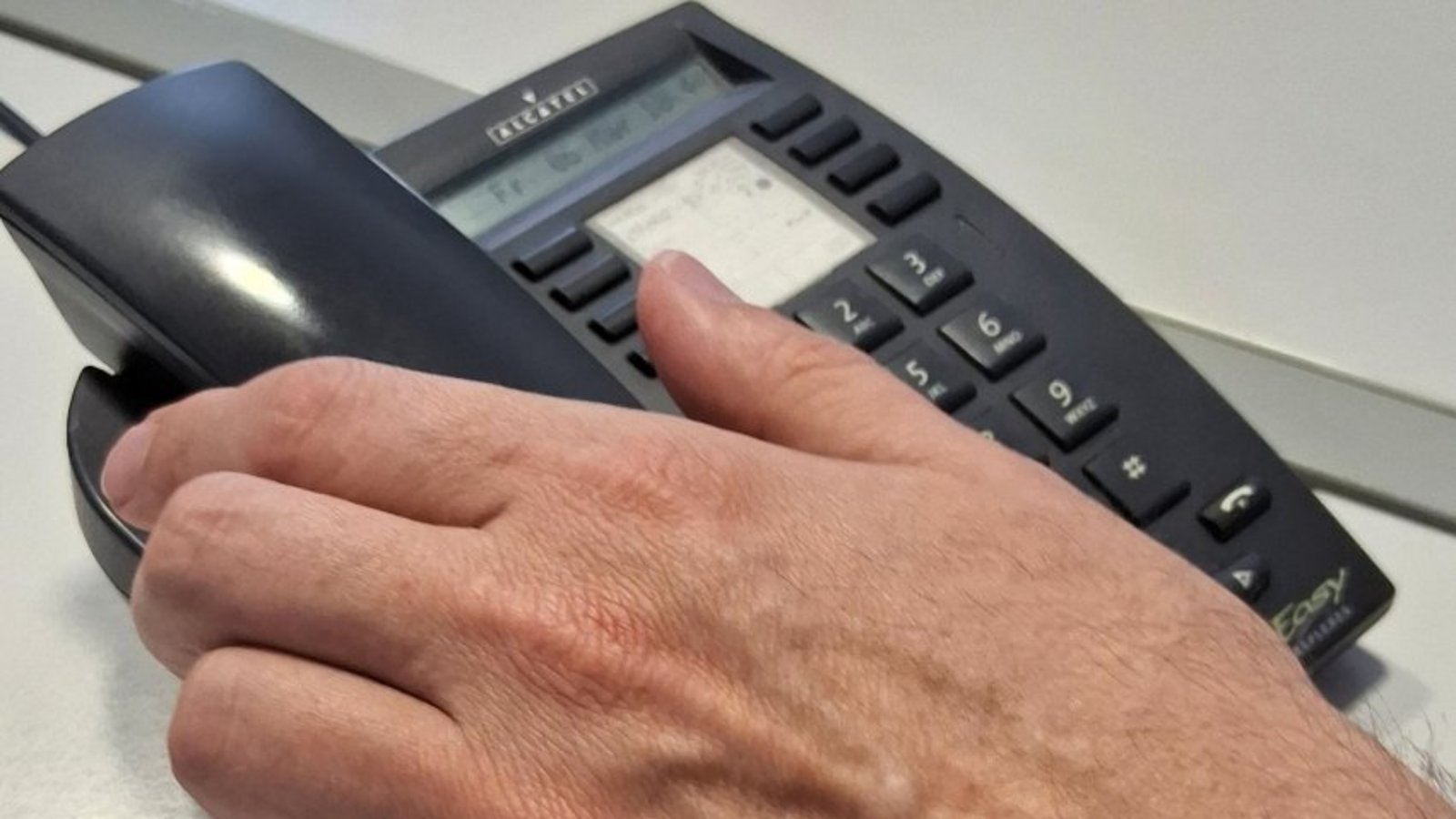 Betrüger versuchen häufig, die Angerufenen unter Druck zu setzen. Symbolbild: Kauer