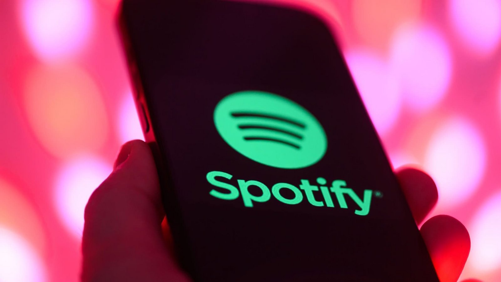 Spotify möchte den Vormarsch der KI-Musik eindämmen. (Symbolbild)Robert Michael/dpa Spotify möchte den Vormarsch der KI-Musik eindämmen. (Symbolbild)Robert Michael/dpa