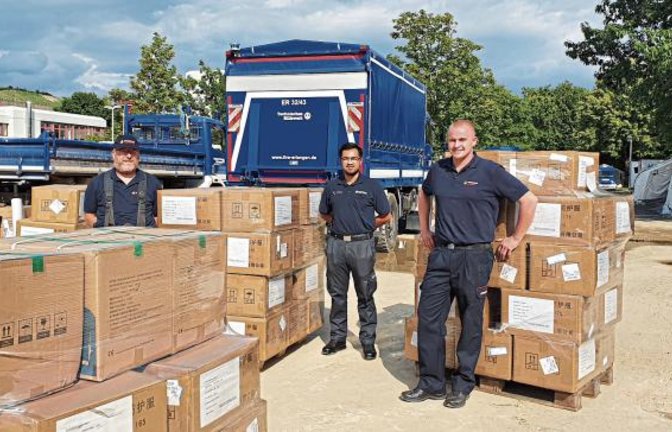 Frank Jaki, Fabian Weiler und Marvin Körner (von links) beim Hilfseinsatz. Foto: LE