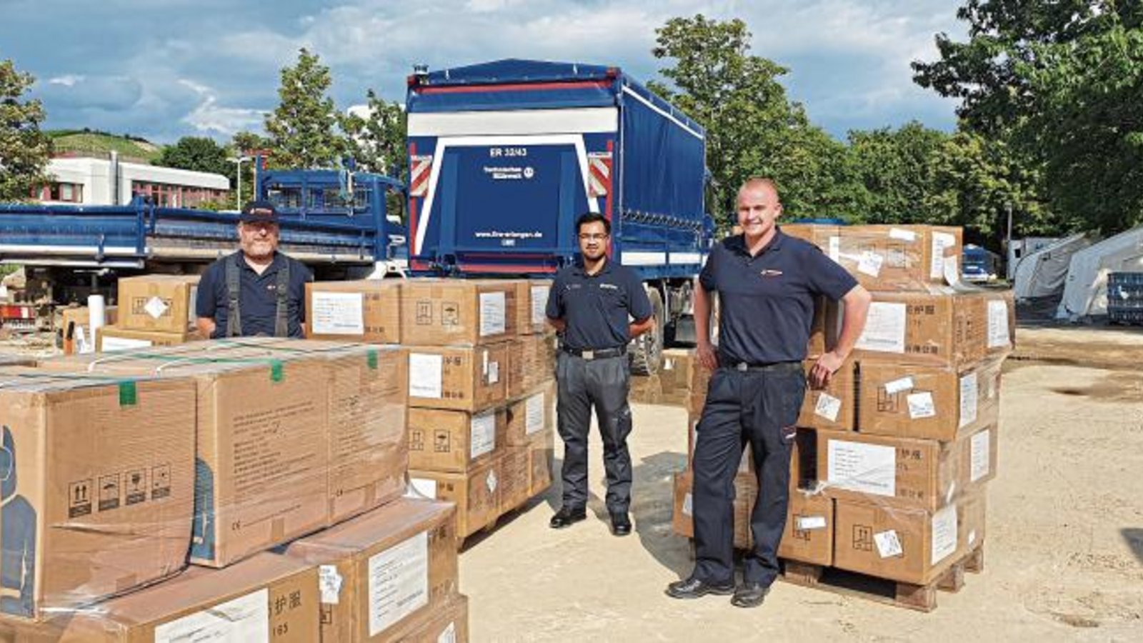 Frank Jaki, Fabian Weiler und Marvin Körner (von links) beim Hilfseinsatz. Foto: LE Frank Jaki, Fabian Weiler und Marvin Körner (von links) beim Hilfseinsatz. Foto: LE