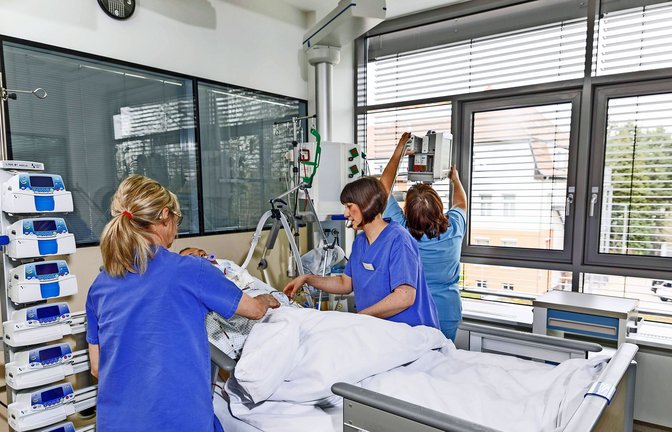 Für die Zusammenarbeit  ist ein gutes Klima in den Pflegeteams eine wichtige Voraussetzung. Da hapert es aber gelegentlich.<span class='image-autor'>Foto: imago/Rainer Weisflog</span>