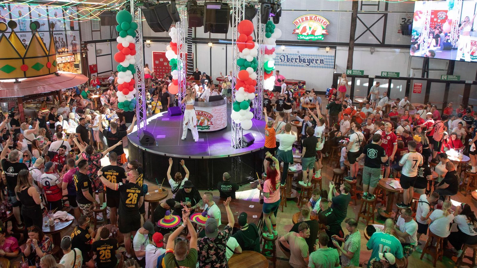 Zur Saisoneröffnung war der Bierkönig am Ballermann schon wieder gut besucht.Foto: Clara Margais/dpa Zur Saisoneröffnung war der Bierkönig am Ballermann schon wieder gut besucht.Foto: Clara Margais/dpa