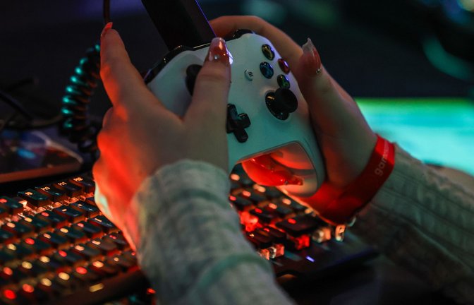 Eine Bürgerinitiative fordert: Einmal gekaufte Videospiele müssen spielbar bleiben. (Symbolbild)<span class='image-autor'>Foto: Oliver Berg/dpa</span>