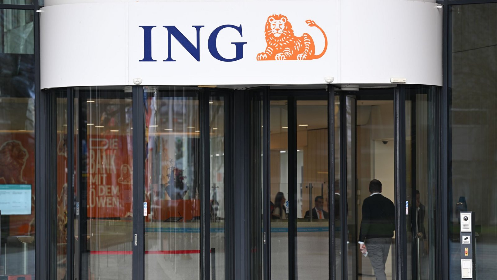 Die Direktbank hatte Ende vergangenen Jahres 10,1 Millionen Kundinnen und Kunden in Deutschland. (Archivbild)Foto: Arne Dedert/dpa Die Direktbank hatte Ende vergangenen Jahres 10,1 Millionen Kundinnen und Kunden in Deutschland. (Archivbild)Foto: Arne Dedert/dpa