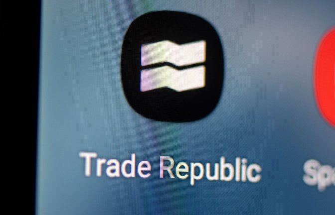 Der Online-Broker Trade Republic arbeitet rein App-basiert. (Archivbild)<span class='image-autor'>Foto: Fabian Sommer/dpa</span>