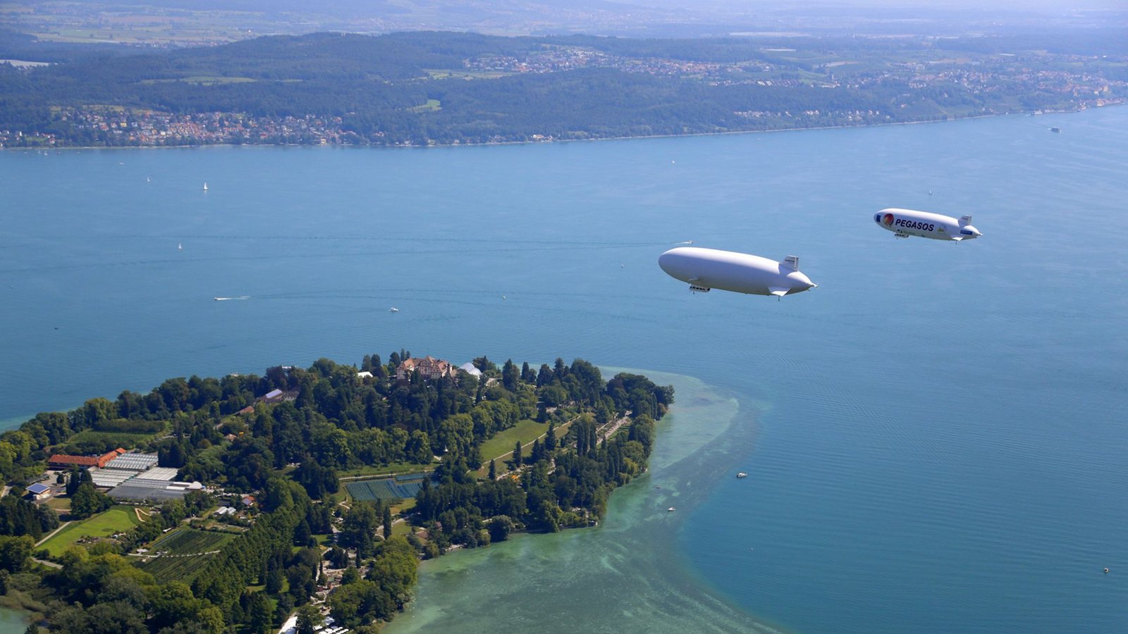 Der Rundflug über dem Bodensee mit der Blumeninsel Mainau ist ein besonders exklusives Vergnügen.Foto: Internationale Bodensee-Tourismus GmbH/Mende Der Rundflug über dem Bodensee mit der Blumeninsel Mainau ist ein besonders exklusives Vergnügen.Foto: Internationale Bodensee-Tourismus GmbH/Mende