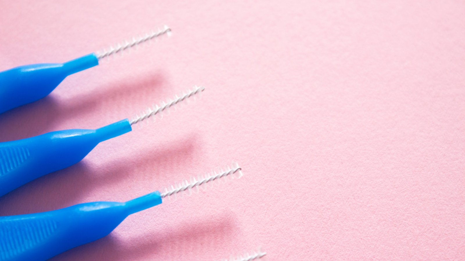 Interdentalbürsten sollte man regelmäßig austauschen.Foto: Olha Kozachenko / shutterstock.com Interdentalbürsten sollte man regelmäßig austauschen.Foto: Olha Kozachenko / shutterstock.com
