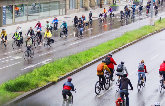 Normalerweise ist die Theodor-Heuss-Straße Autos vorbehalten – abgesehen von einem neuen Radweg.<span class='image-autor'>Foto: Lichtgut/Julian Rettig</span>