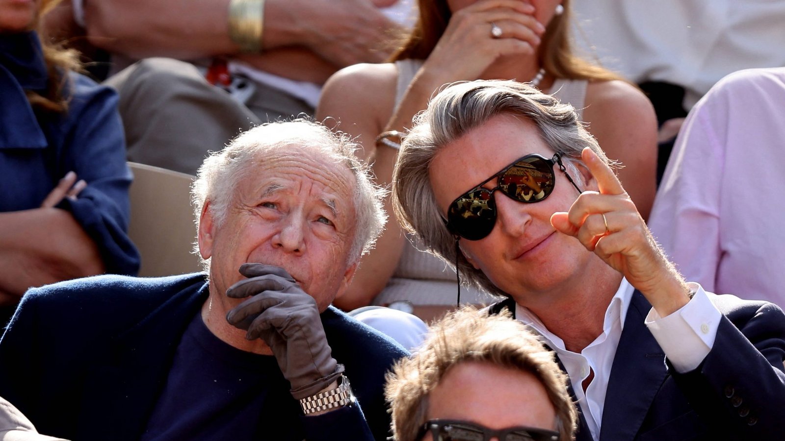 Jean Todt (links) und Ex-Meta-Manager Laurent Solly verfolgen gemeinsam das Finale bei Roland Garros.Foto: IMAGO / Bestimage Jean Todt (links) und Ex-Meta-Manager Laurent Solly verfolgen gemeinsam das Finale bei Roland Garros.Foto: IMAGO / Bestimage