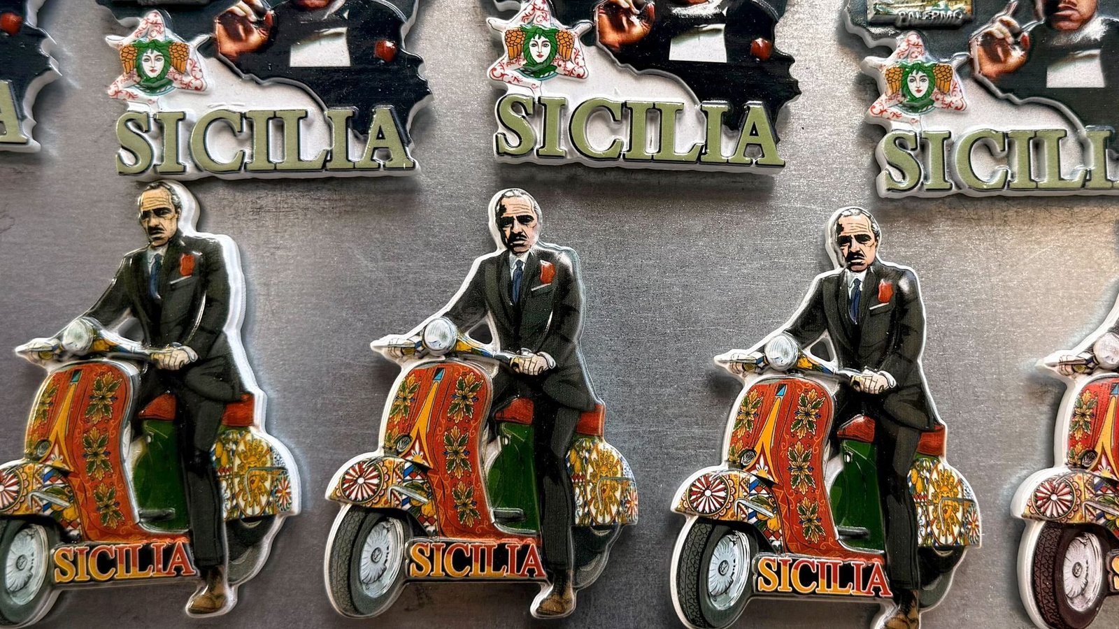 Mafia-Souvenirs sind in Palermo überall zu kaufen. (Archivbild)Foto: Christoph Sator/dpa Mafia-Souvenirs sind in Palermo überall zu kaufen. (Archivbild)Foto: Christoph Sator/dpa