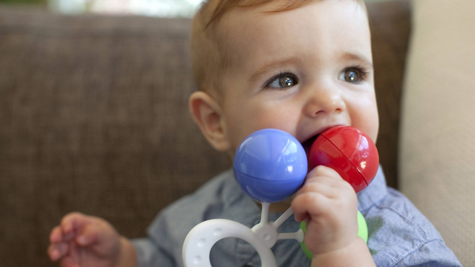 Nicht jede Babyrassel ist sicher (Symbolbild).Foto: imago images / PhotoAlto Nicht jede Babyrassel ist sicher (Symbolbild).Foto: imago images / PhotoAlto